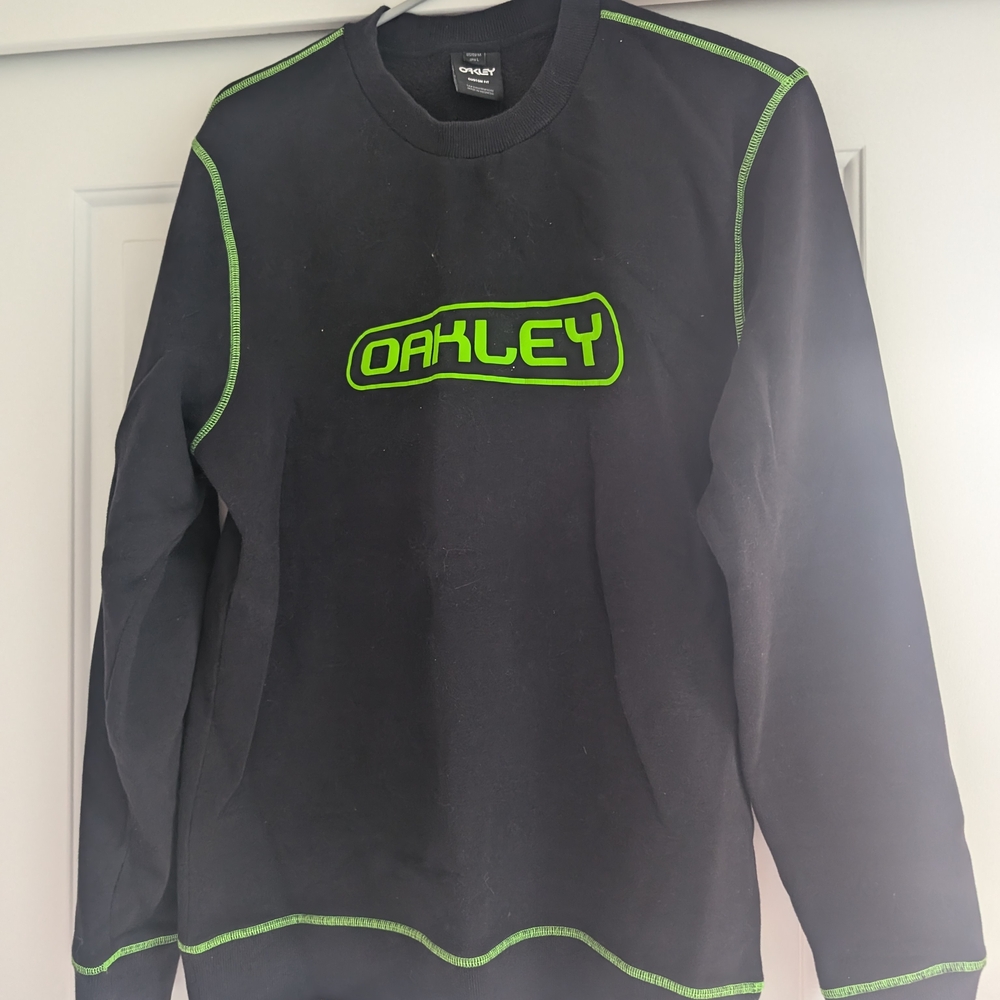 Oakley Black and Green Crewneck Sweater with Sporty Accents